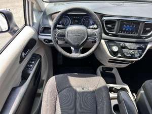 Minivan C-H-R-R-S-L-E-R V-O-Y-A-G-G-E-R 2020, Tracción Delantera, EN VENTA - Product Image 2