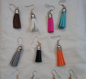 Pendientes de Borla de Cuero Hechos a Mano de 1 Pulgada con Alambre Sin Níquel - Dorados - Largos - Product Image 2