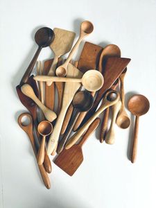 ชุดเครื่องครัวไม้สักหรืออะคาเซียธรรมชาติแบบชนบทพร้อมที่วางช้อนและที่วางช้อน - Product Image 3