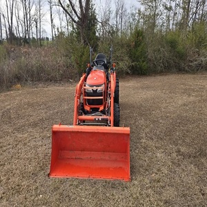 Tractor Agrícola Orange B2401 4WD de 20 HP con Transmisión por Engranajes y Cargador Frontal para Uso Agrícola y de Construcción, Garantía de 3 Años - Product Image 3