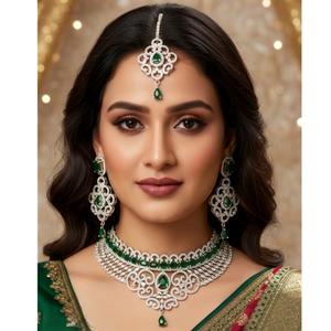 Impresionante Juego de Collar con Acabado Plateado de Alta Calidad con Piedras de Circonita Cúbica, con Aretes y Tikka, Colección para Bodas y Fiestas para Mujer - Product Image 1