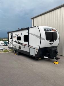 2024 Compact Mini Motorhome Travel Van Off-Road Teardrop Camper Trailer con baño para aventuras al aire libre para uso en vehículos y automóviles - Product Image 4