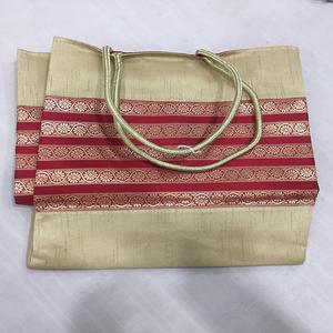 Pochette en soie d'art traditionnel léger du fournisseur indien de confiance pour les tenues de mariée et les vêtements ethniques Sarees Fermeture à glissière - Product Image 2