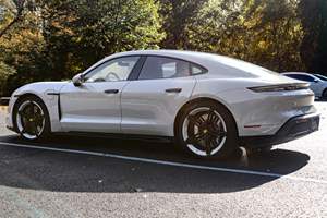 P-o-r-s-c-h-e Taycan Turbo S AWD Plus 2024 Usado en Buen Estado, Sin Accidentes, Volante a la Izquierda/Derecha - Product Image 3