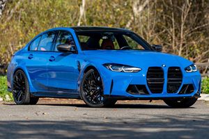 BMW M3 Competition xDrive Turbo 2024 Usado en Excelentes Condiciones, 6 Cilindros, Tracción en las Cuatro Ruedas, Color Azul Santorini, Frenos de Cerámica de Carbono - Product Image 2
