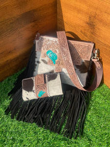 Véritable sac à main Western fabriqué à la main en cuir de vachette usiné pour femmes sac de soirée élégant et pochette en fourrure usinée ensemble combiné Unique - Product Image 3