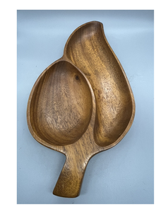 Bol en bois artisanal en forme de feuille, pour salades et pâtes. - Product Image 2