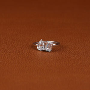 Anillo de diamante de corte radiante de pera de dos piedras de lujo, Diamante cultivado en laboratorio personalizado, regalo de joyería fina de oro blanco sólido de 10K para mujer - Product Image 1