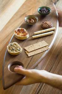 Platos de aperitivos de madera de teca pulidos a mano para decoración del hogar y regalos para ella en diseños de formas personalizables para hogares modernos - Product Image 2