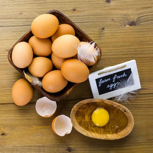 Suministro a granel Granja Huevos de mesa frescos Huevos de gallina marrón y blanco de primera calidad al por mayor - Product Image 1