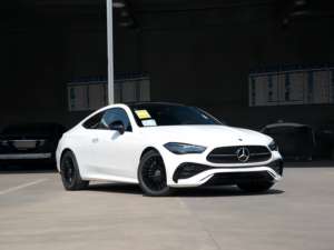 Voitures d'occasion 2025 CLE 300 4MATIC Coupé (version Luxe) – Voiture de sport à prix abordable - Product Image 3