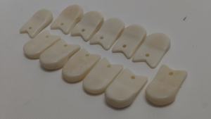 Dents d'Élan Blanches Authentiques Fabriquées sur Mesure (Forme Irrégulière/Ovale) pour Bijoux DIY, Artisanat, Designs d'Inspiration Tribale, Durables et Uniques - Product Image 4