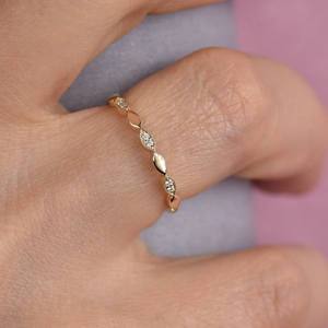 Anillo de Compromiso Geométrico con Incrustaciones de Milgrain para Cualquier Lugar - Product Image 6