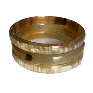 Brazaletes de cuerno de buey de color natural para boutiques y regalos Brazaletes de cuerno de búfalo reales pulidos con opción de tamaño personalizado - Product Image 4