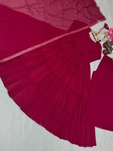 ชุดเดรสยาวแบบ Anarkali ผ้าจอร์เจตต์เทียม ดีไซน์สวยงาม สำหรับงานแต่งงานและงานเลี้ยง พร้อมงานปักเลื่อม ชุดพาลาซโซ และผ้าคลุมไหล่ - Product Image 4