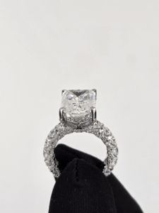 Bague de fiançailles en diamant cultivé en or blanc 14K 18K |   Centre de taille radiant avec diamants ronds |   Bijoux fins pour femmes, bijoux de mariée - Product Image 6