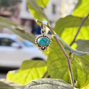 Colgante ligero de estilo religioso de Plata de Ley 925, abalorios finos pequeños y elegantes para niños con Turquesa sintética - Product Image 3