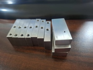 Service d'usinage VMC de haute qualité, bloc en acier inoxydable - Product Image 3