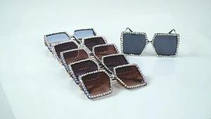 ATTIRANT L'ATTENTION ; magnifiques lunettes de soleil qui s'adaptent parfaitement aux tenues western, streetwear et de soirée fusion - Product Image 3