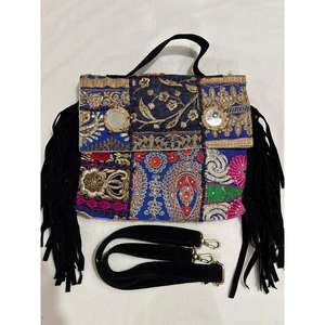 Sac à main fourre-tout décontracté pour filles, fait main, en cuir patchwork, avec broderie décorative, à rabat et deux sangles, idéal pour les fêtes, la plage et les vacances - Product Image 1