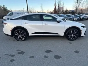 Toyota Crown XLE 2023 d'occasion en bon état - Product Image 3