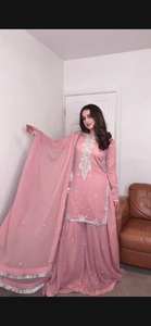 Salwar Kameez prêt-à-porter en Georgette rose de designer pakistanais, entièrement brodé avec des sequins, vêtements de mariage cousus, costumes Sharara - Product Image 3