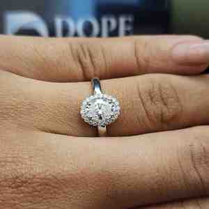 แหวนหมั้นมอยส์ซาไนต์ทรงรีสุดหรูทันสมัย ชุบทอง 14K พร้อมใบรับรอง IGI ประดับเพชรแบบ Pave Setting เหมาะสำหรับทุกโอกาส - Product Image 6