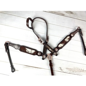 Cabecera y coraza de caballo de cuero occidental con hermosos Conchos y hebillas - Product Image 1