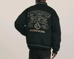 Veste universitaire personnalisée pour homme, style vintage rétro, épaisse, noire, avec broderies et écussons en chenille, vêtements d'extérieur pour homme - Product Image 4