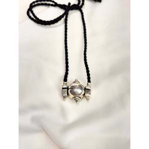 Colgante Lingam de Plata 925 Hecho a Mano con Cordón Ajustable, Colgante o Amuleto con Patrón de Cruz y Números de Estilo Religioso en Oro Rosa - Product Image 1