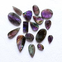 Superbe Labradorite Naturelle Violette Formes Mixtes Cabochon Pierre Semi-Précieuse Qualité AAA Certifiée par un tiers Bonne Qualité en Vrac