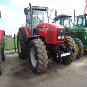 Tracteurs compacts Massey Ferguson MF375 d'occasion en parfait état, matériel agricole d'occasion à vendre - Product Image 1
