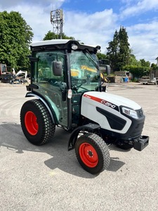 Tracteur agricole compact Bobcat CT2540 de 25 CV avec cabine fermée, véhicule utilitaire agricole pour manœuvres agricoles - Product Image 1