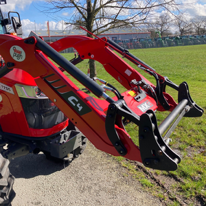 Tracteurs d'occasion Massey Ferguson GC 1725 1755M 55HP 4x4 pour usage agricole, pompe incluse, à vendre - Product Image 3