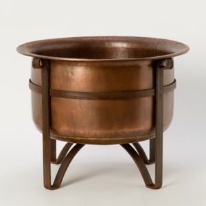 Foyer en cuivre et fer avec une large capacité de bassin et des fonctions de contrôle de flamme nue idéales pour les rassemblements sociaux - Product Image 1