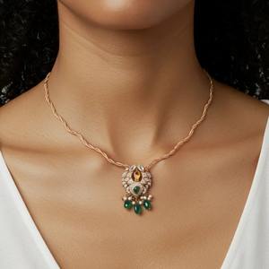 Elegante Colgante Gajaah de Plata de Ley 925 con Esmeralda, Colgante de Plata Pura con Halo de Cristal y Piedra Verde para Mujer, Perlas Verdes - Product Image 1