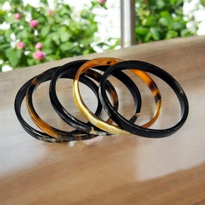 กำไลข้อมือทำมือจากเขาควายสไตล์ชนเผ่า แฟชั่นแบบดั้งเดิม - Product Image 1