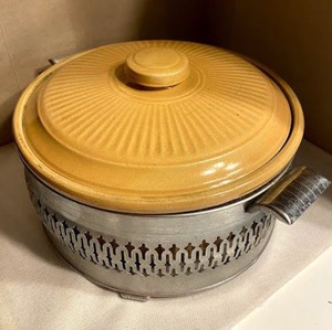 Casserole marron avec couvercle en métal argenté pour la cuisson, la pâtisserie, le service à table, la salle à manger, la cuisine, l'usage domestique, les repas en famille et les cadeaux - Product Image 6