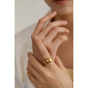 Anelli Classici Placcati Oro 18K con Gemme e Incassatura a Castone, Fascia Spessa, Impermeabili - Product Image 3