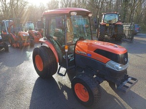 Tractor utilitario compacto y confiable Kubota L4240, ideal para agricultura, 42-44 HP, 40-99 HP, usado y nuevo a precio asequible. - Product Image 5