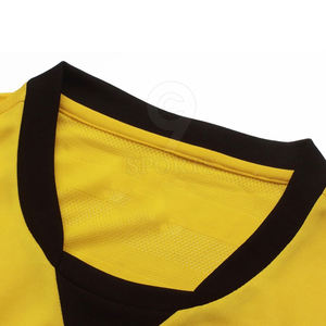 Conjunto de uniforme de fútbol para hombre con Jersey y pantalones cortos personalizados para partidos de equipo y entrenamiento - Product Image 3