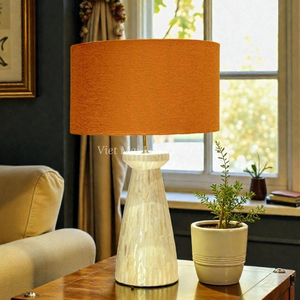 Lámpara de Mesa de Nácar, Iluminación Artesanal con Incrustaciones de Concha para Sala de Estar Moderna - Product Image 1