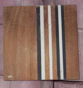 Dessous de plat ronds en bois d'acacia de décoration de haute qualité avec des pièces de support de caboteur en métal avec vente - Product Image 6