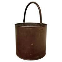 Grand seau à charbon en fer vintage pour le stockage de granulés de charbon de bois et de cendres de cheminée avec construction en métal durable