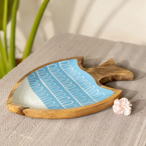 Plateau en bois sculpté à la main en forme de poisson - Product Image 1