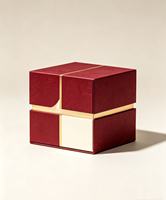 Boîte cadeau cosmétique de luxe en papier gaufré rouge avec motif doré, pelliculage brillant et plateau en velours pour coffrets de soins de la peau
