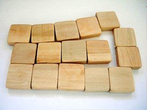 ลูกปัดไม้ทรงลูกบาศก์8x8มม. ลูกปัดไม้สีและรูปร่างขนาดผลิตด้วยมือสินค้าอินเดีย - Product Image 4