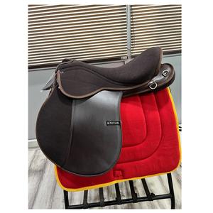 Silla de Montar de Cuero Sintético de Alta Calidad con Armazón de Madera, Modelo Status Paragon, para Salto Ecuestre, a Bajo Precio - Product Image 1