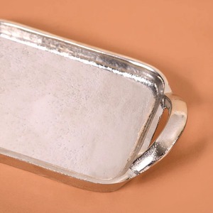 Juego de 2 Bandejas Redondas Pequeñas de Metal Plateado con Acabado Liso, Mini Platos para Aperitivos y Bocadillos con Asas, Artesanía Metálica para Bodas - Product Image 6