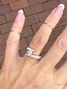 Dernière bague de fiançailles et de mariage en or jaune 14 carats avec diamant naturel taillé en canal, design unique 2026, par un grossiste OEM - Product Image 5